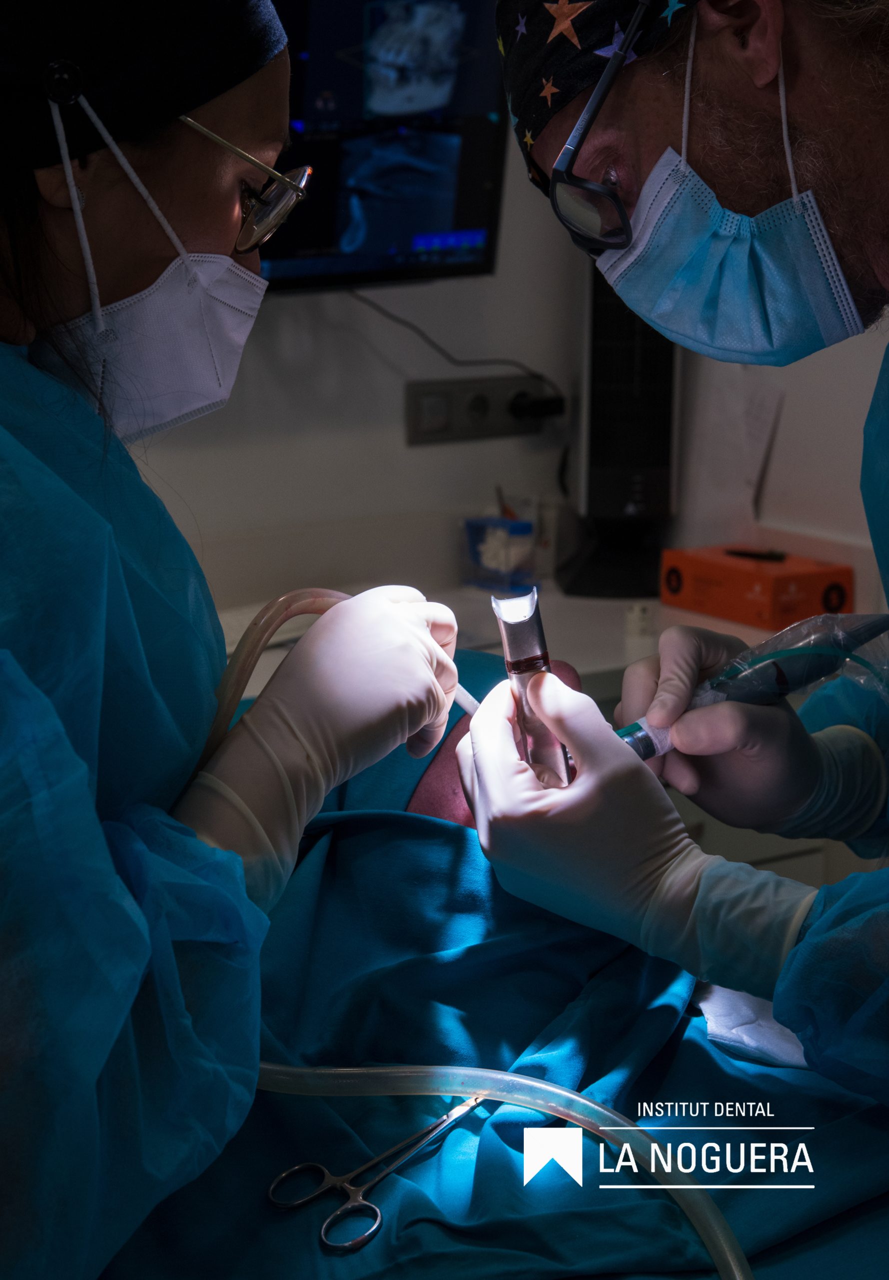 Una cirurgia bucodental és un procediment quirúrgic que es realitza a la boca o la mandíbula per tractar problemes com càries, maloclusió, traumatismes o problemes periodontals.