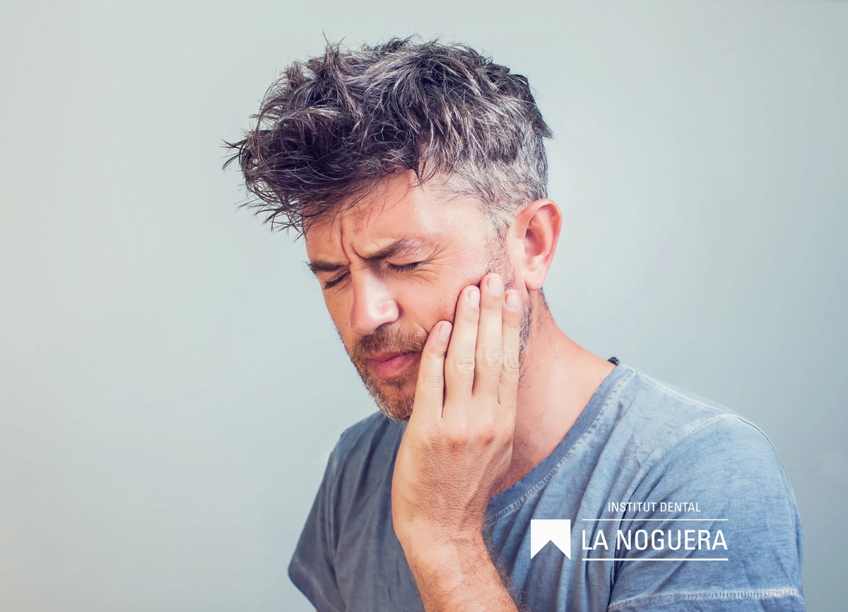 La pulpitis dental és una inflamació de la polpa dental, la part interna de la dent que conté nervis i vasos sanguinis. Hi ha dos tipus principals de pulpitis: Pulpitis reversible i Pulpitis irreversible.